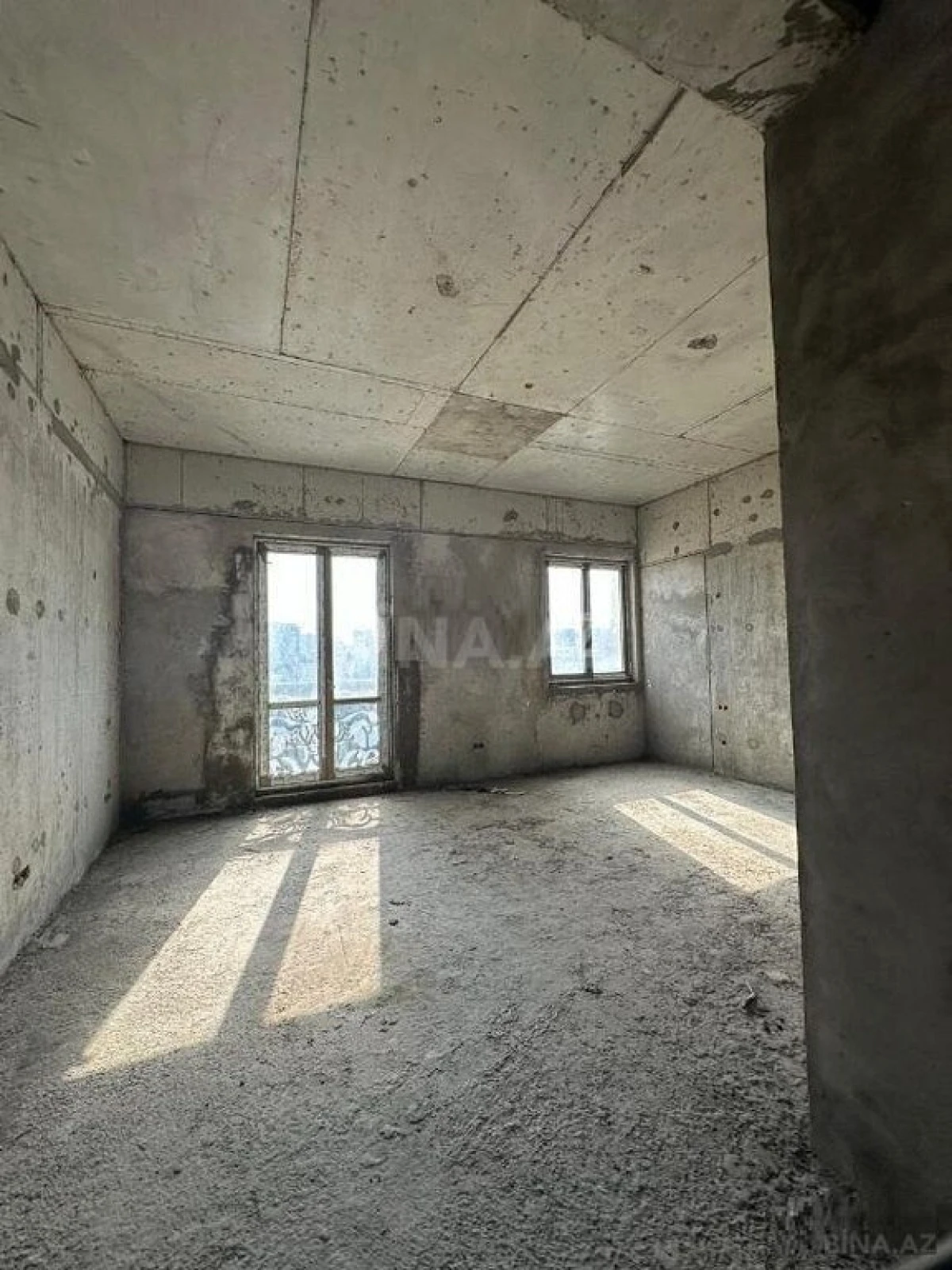 Satılır 3 otaqlı mənzil 175 m²