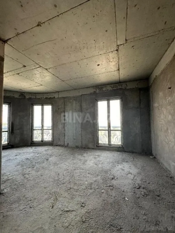 Satılır 3 otaqlı mənzil 175 m²