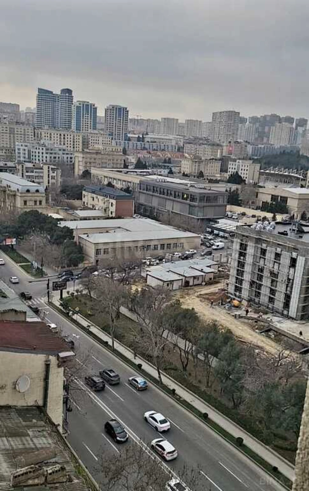 Satılır 3 otaqlı mənzil 175 m²