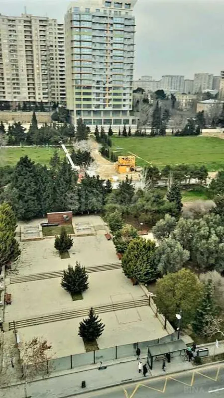 Satılır 3 otaqlı mənzil 175 m²