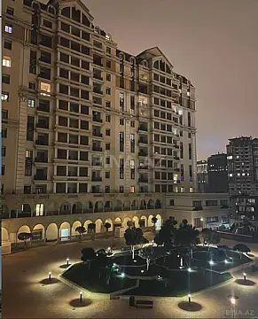 Satılır 3 otaqlı mənzil 175 m²