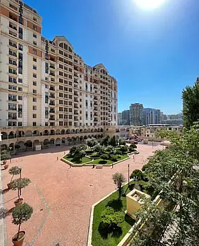 Satılır 3 otaqlı mənzil 175 m²