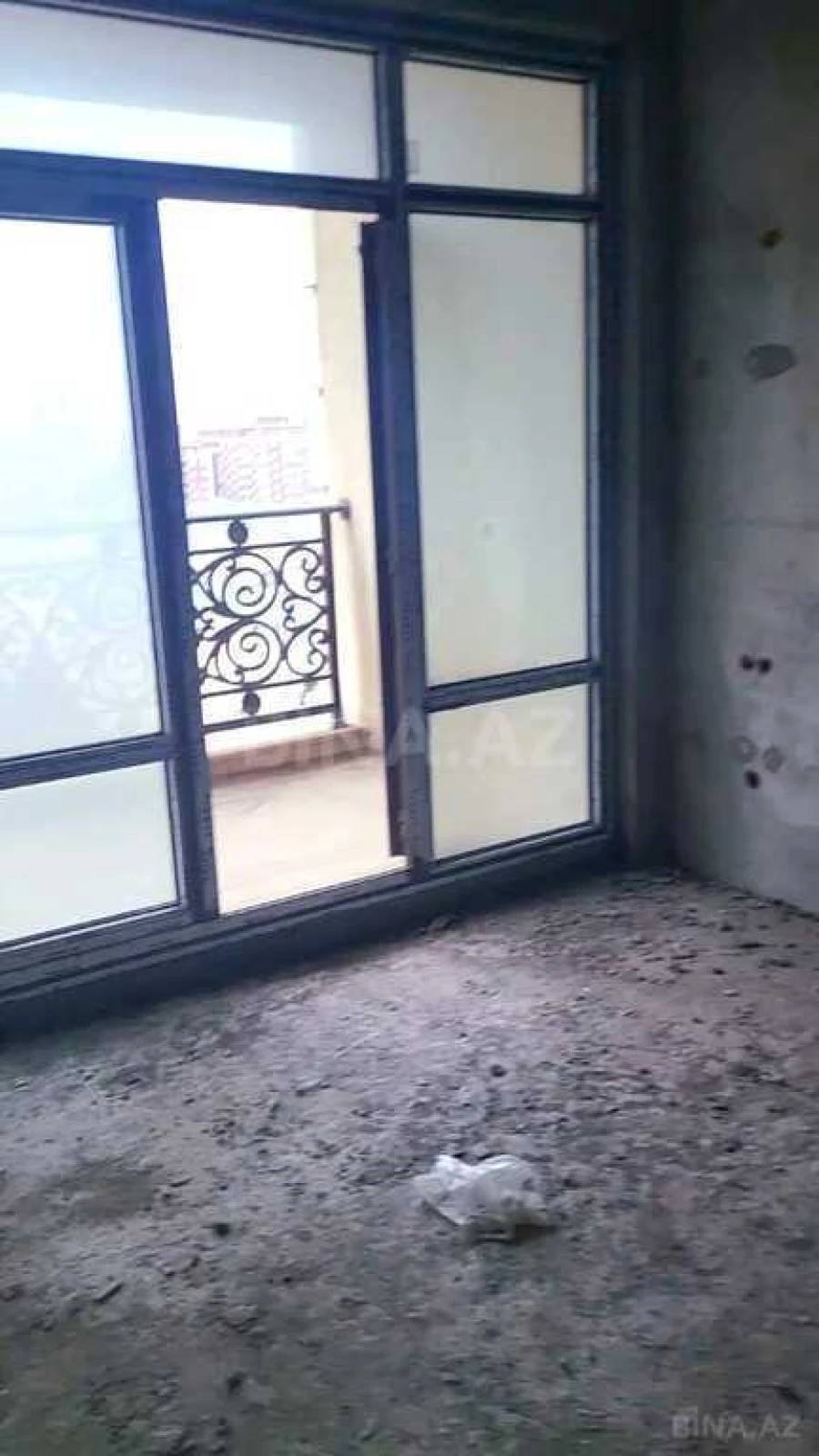 Satılır 3 otaqlı mənzil 175 m²
