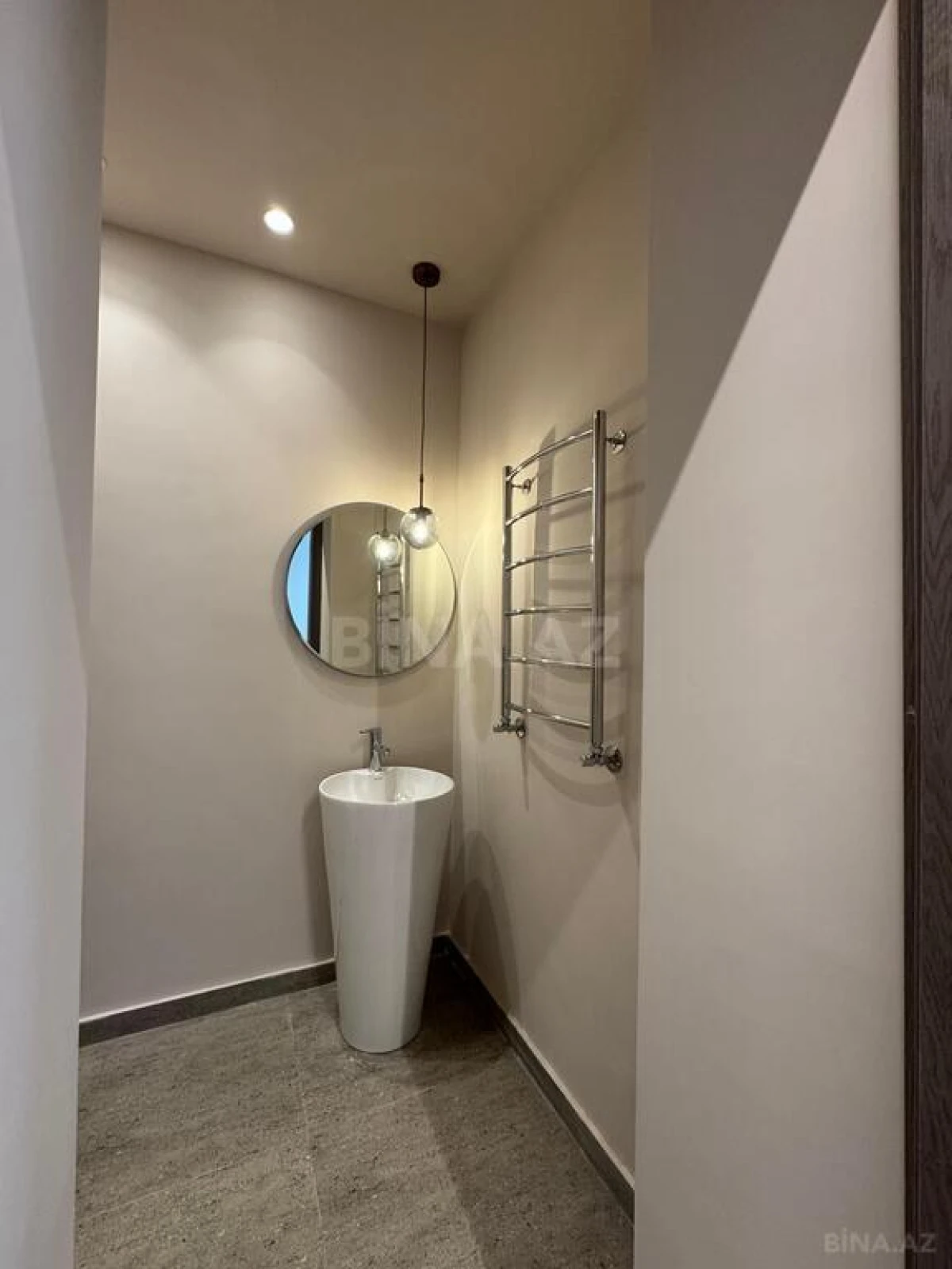 Satılır 3 otaqlı mənzil 158 m²
