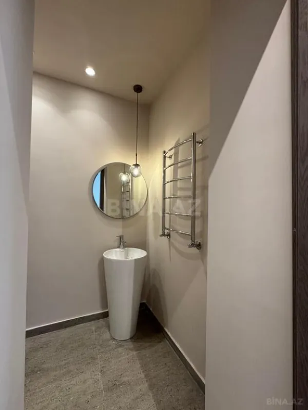 Satılır 3 otaqlı mənzil 158 m²