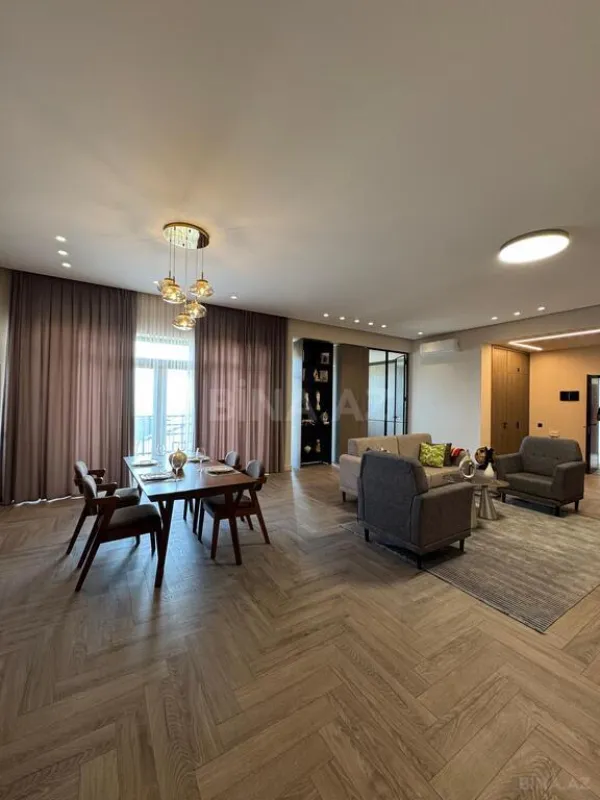 Satılır 3 otaqlı mənzil 158 m²