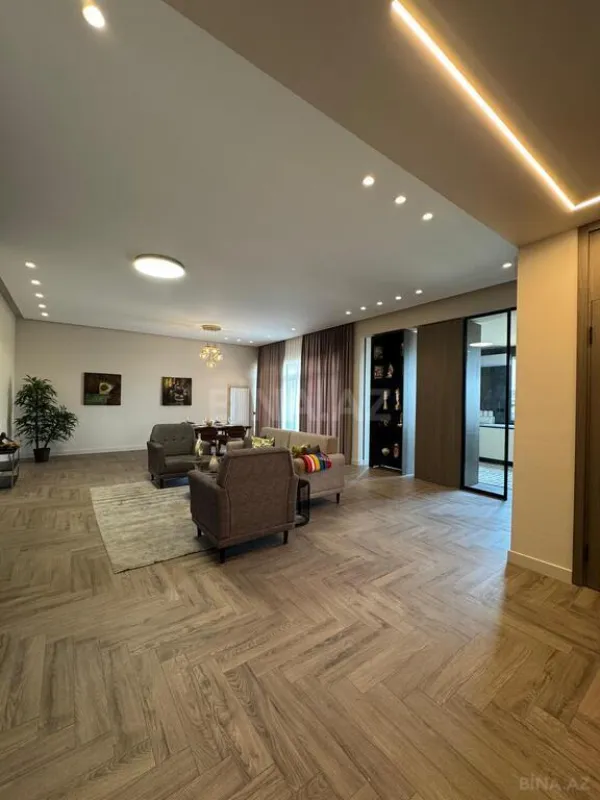 Satılır 3 otaqlı mənzil 158 m²