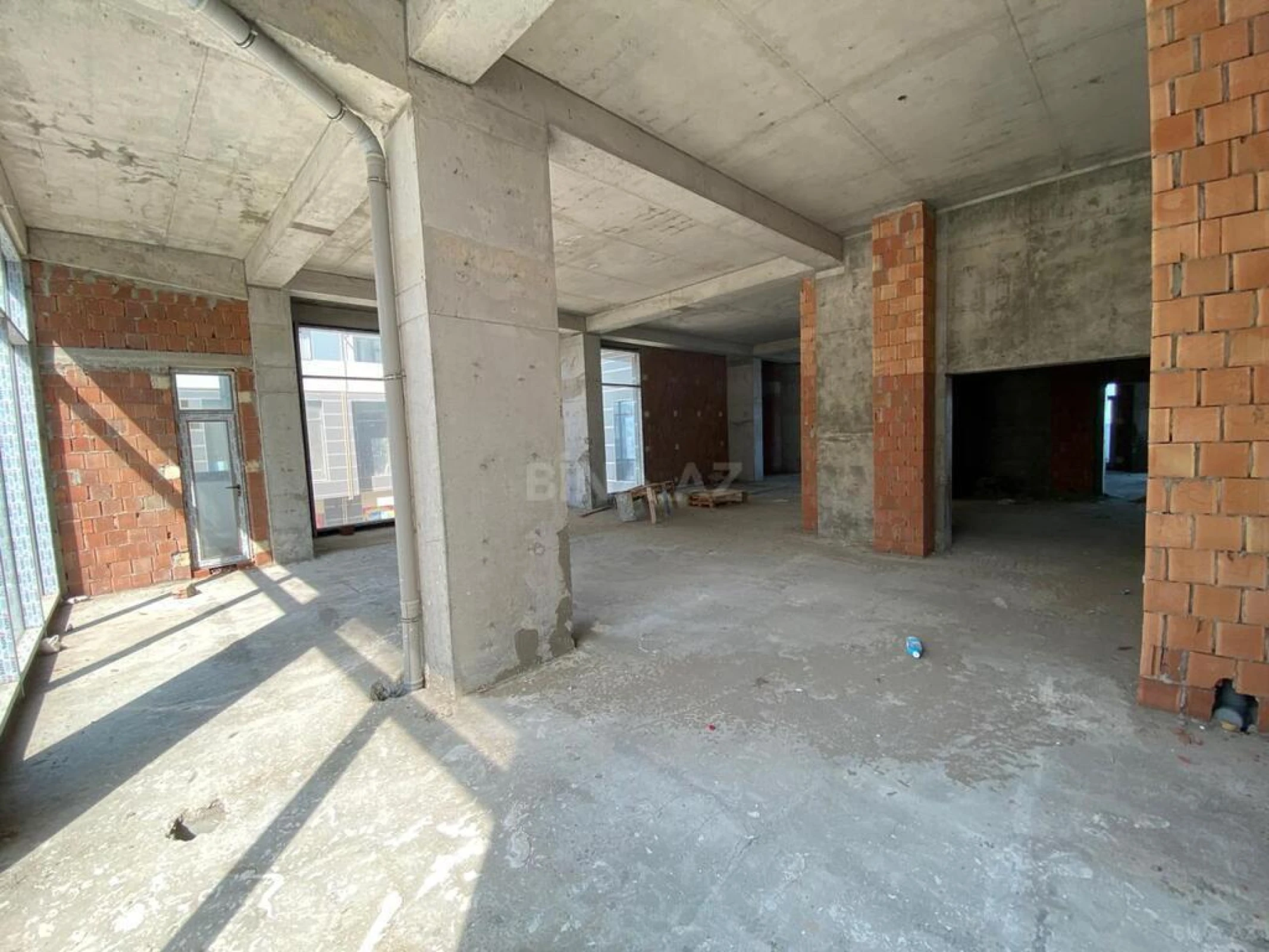 Satılır obyekt 350 m²