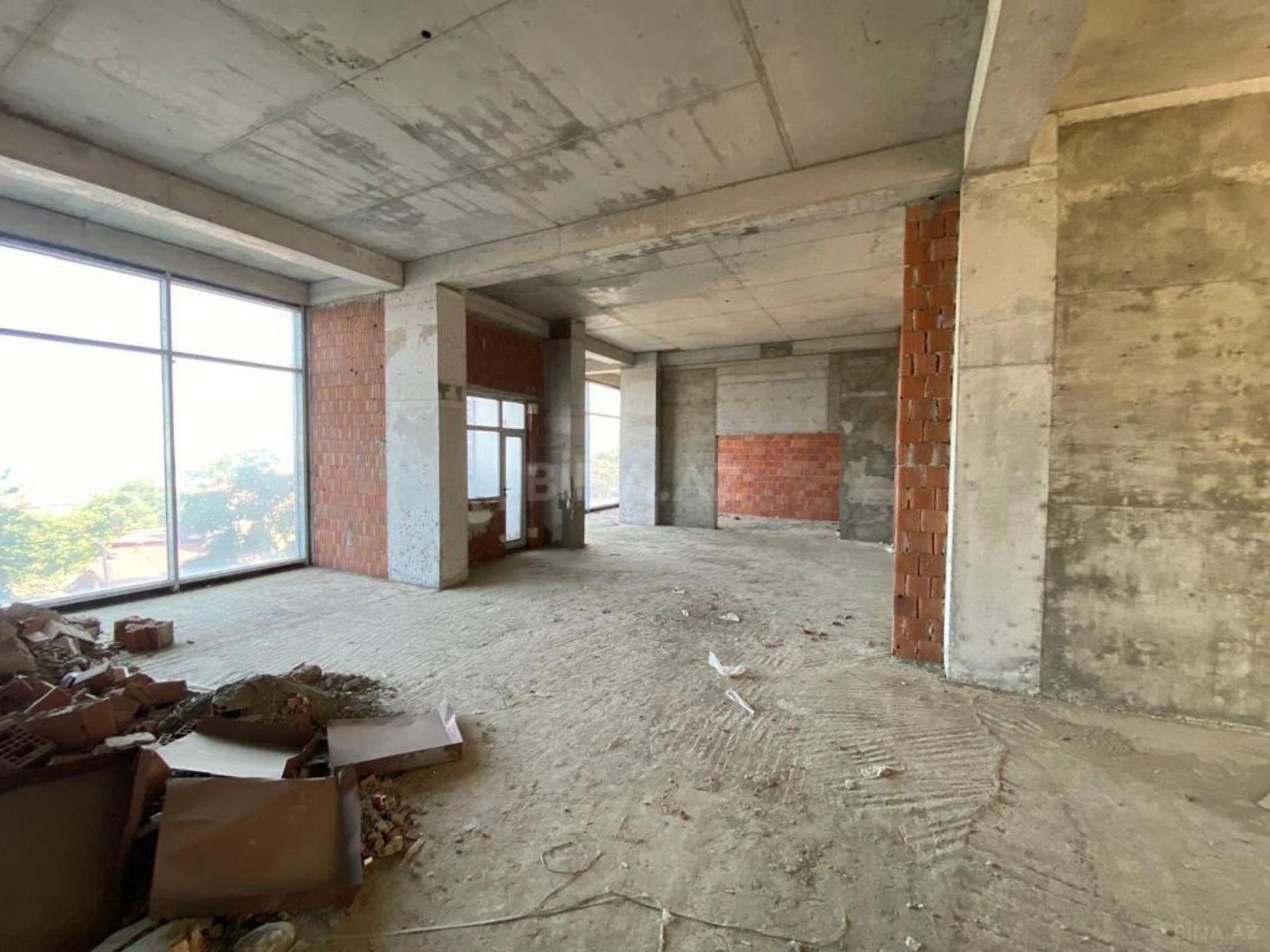 Satılır obyekt 350 m²