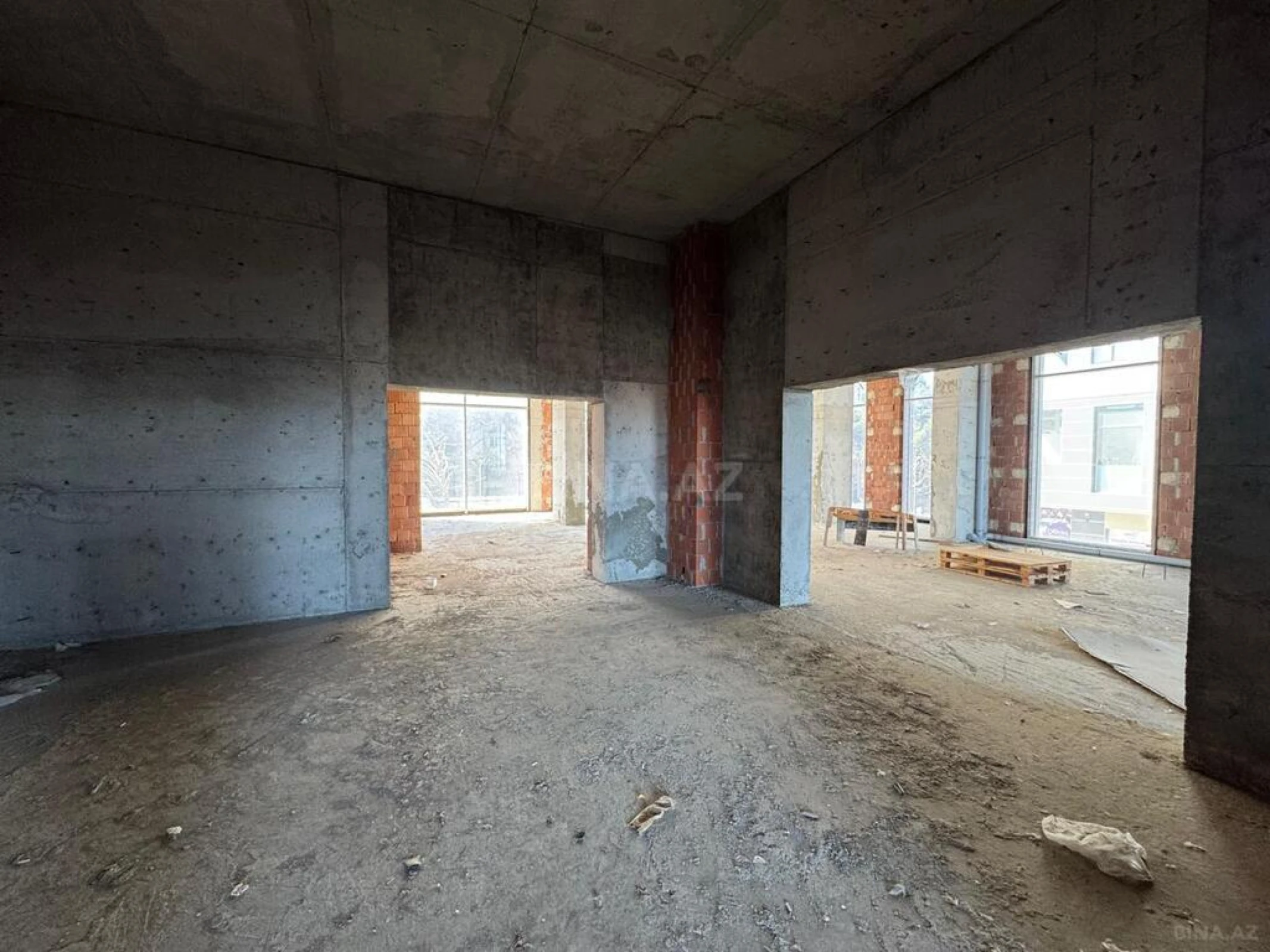 Satılır obyekt 350 m²