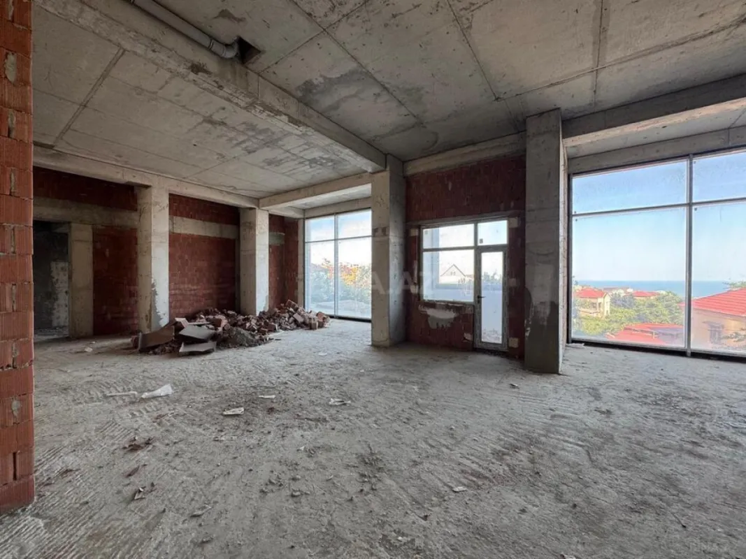 Satılır obyekt 350 m²