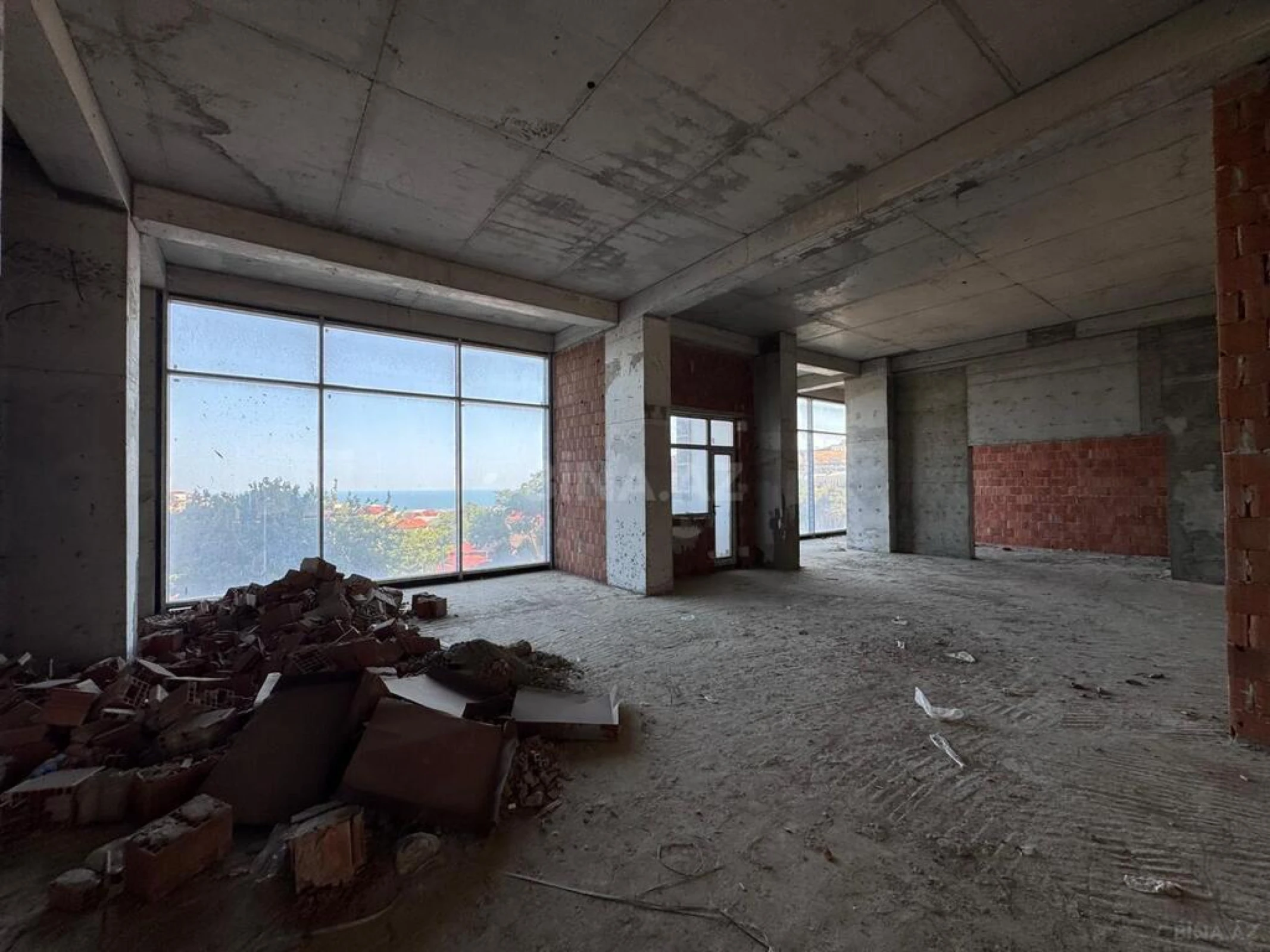 Satılır obyekt 350 m²