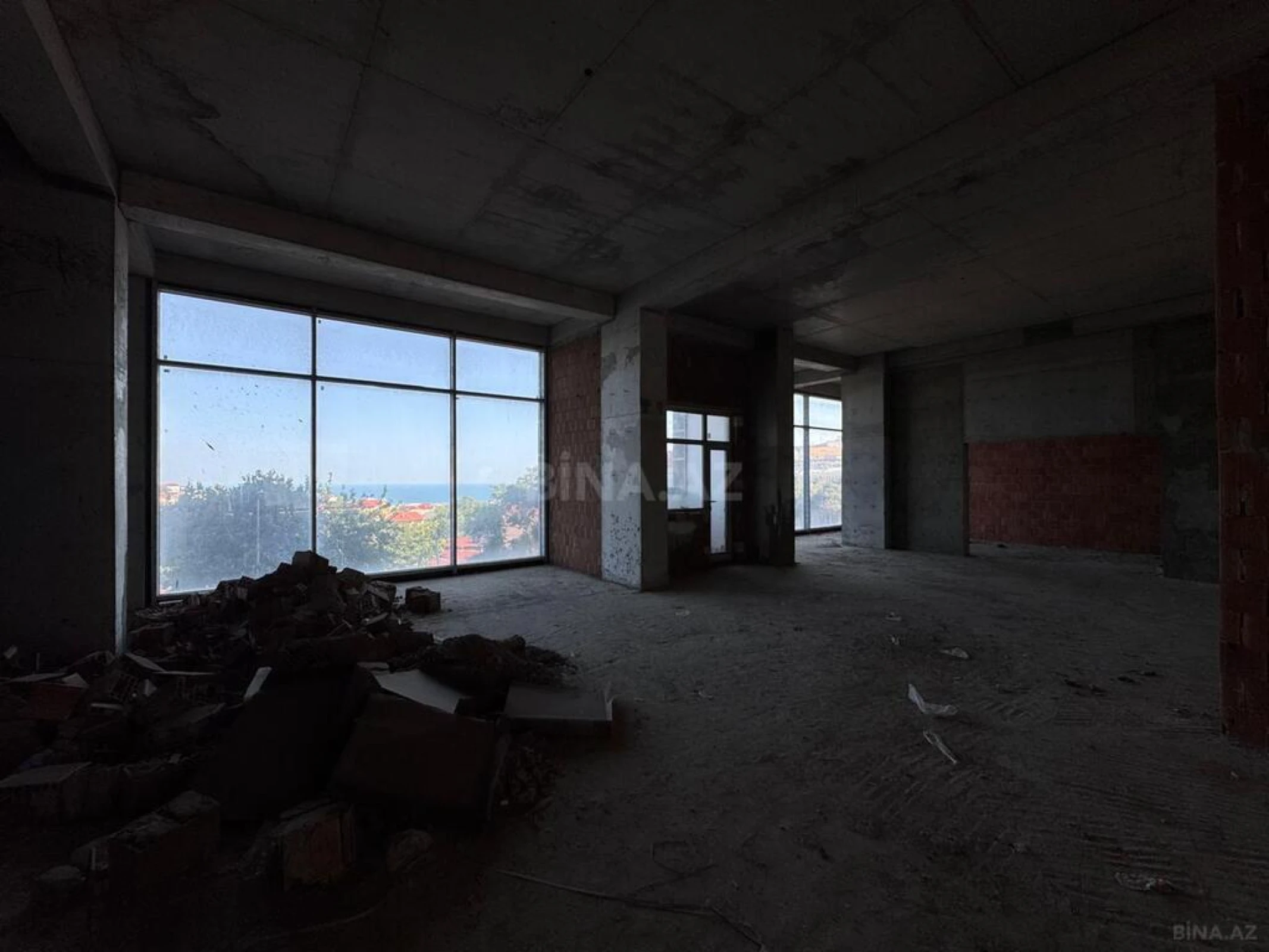 Satılır obyekt 350 m²