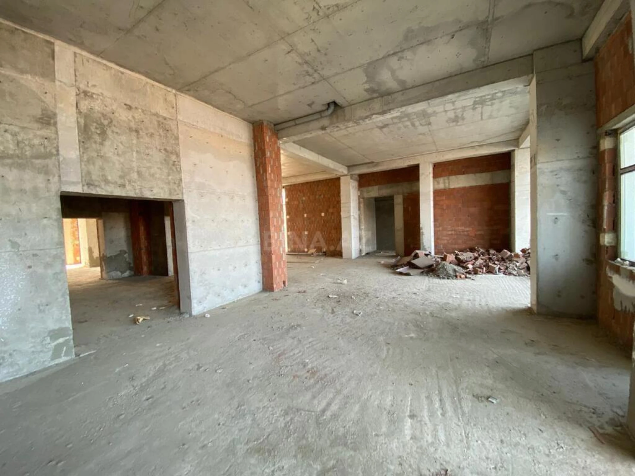 Satılır obyekt 350 m²
