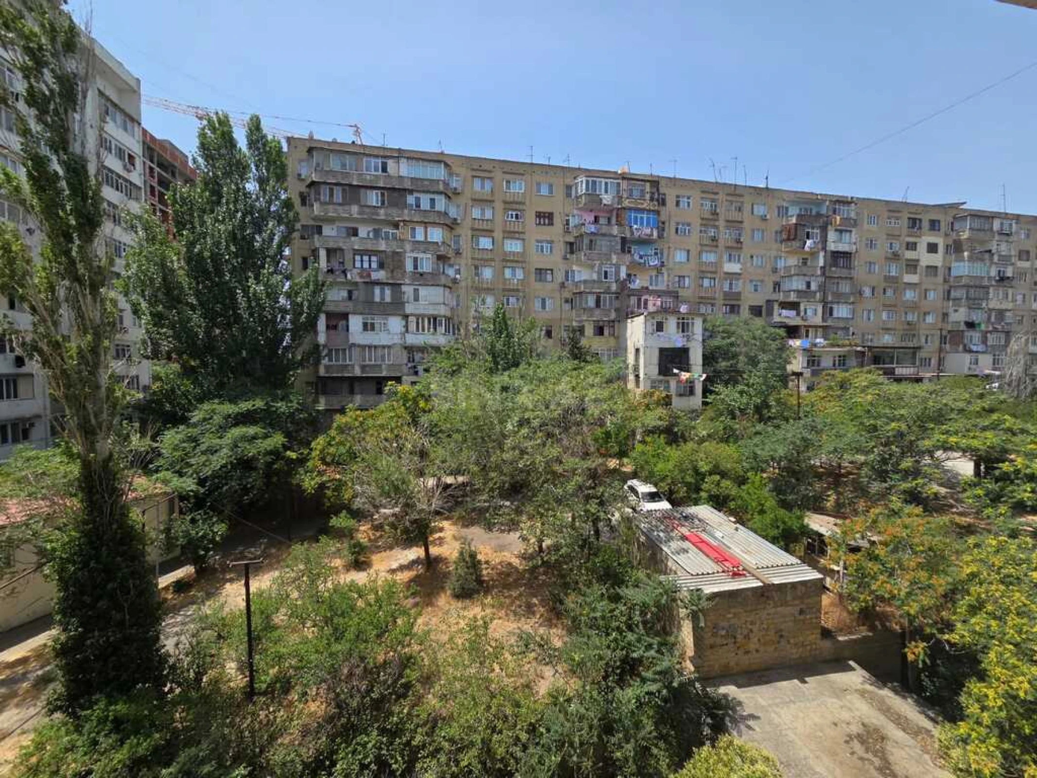 Satılır 5 otaqlı mənzil 130 m²
