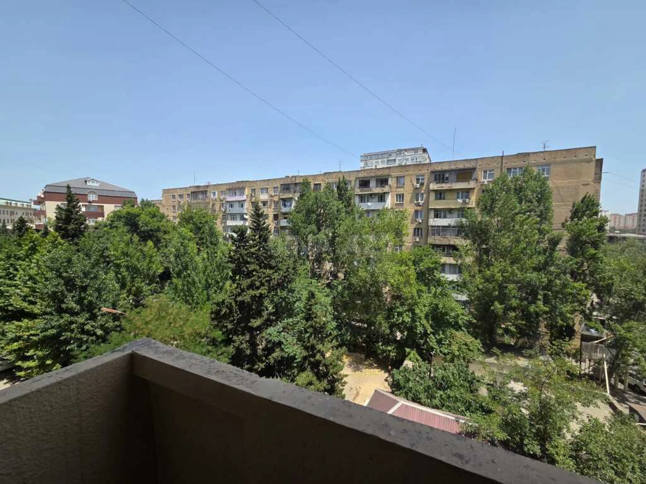 Satılır 5 otaqlı mənzil 130 m²