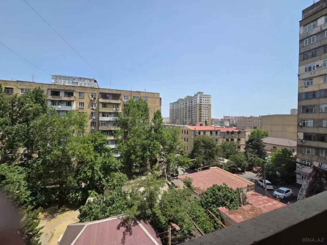 Satılır 5 otaqlı mənzil 130 m²