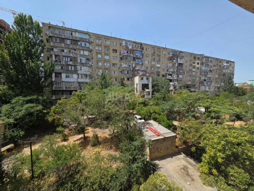 Satılır 5 otaqlı mənzil 130 m²