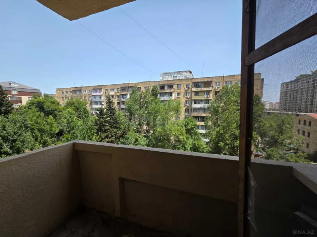 Satılır 5 otaqlı mənzil 130 m²