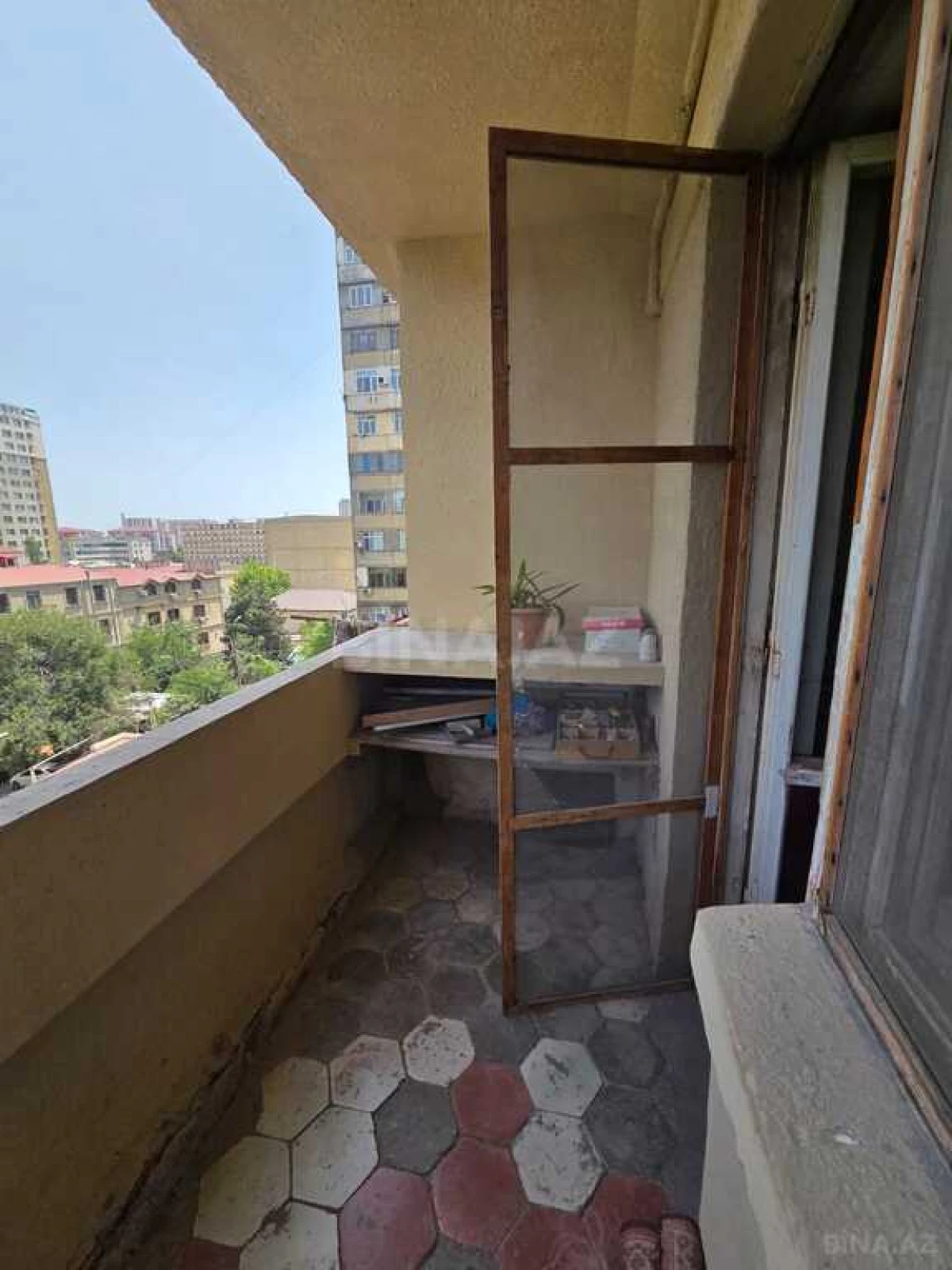 Satılır 5 otaqlı mənzil 130 m²