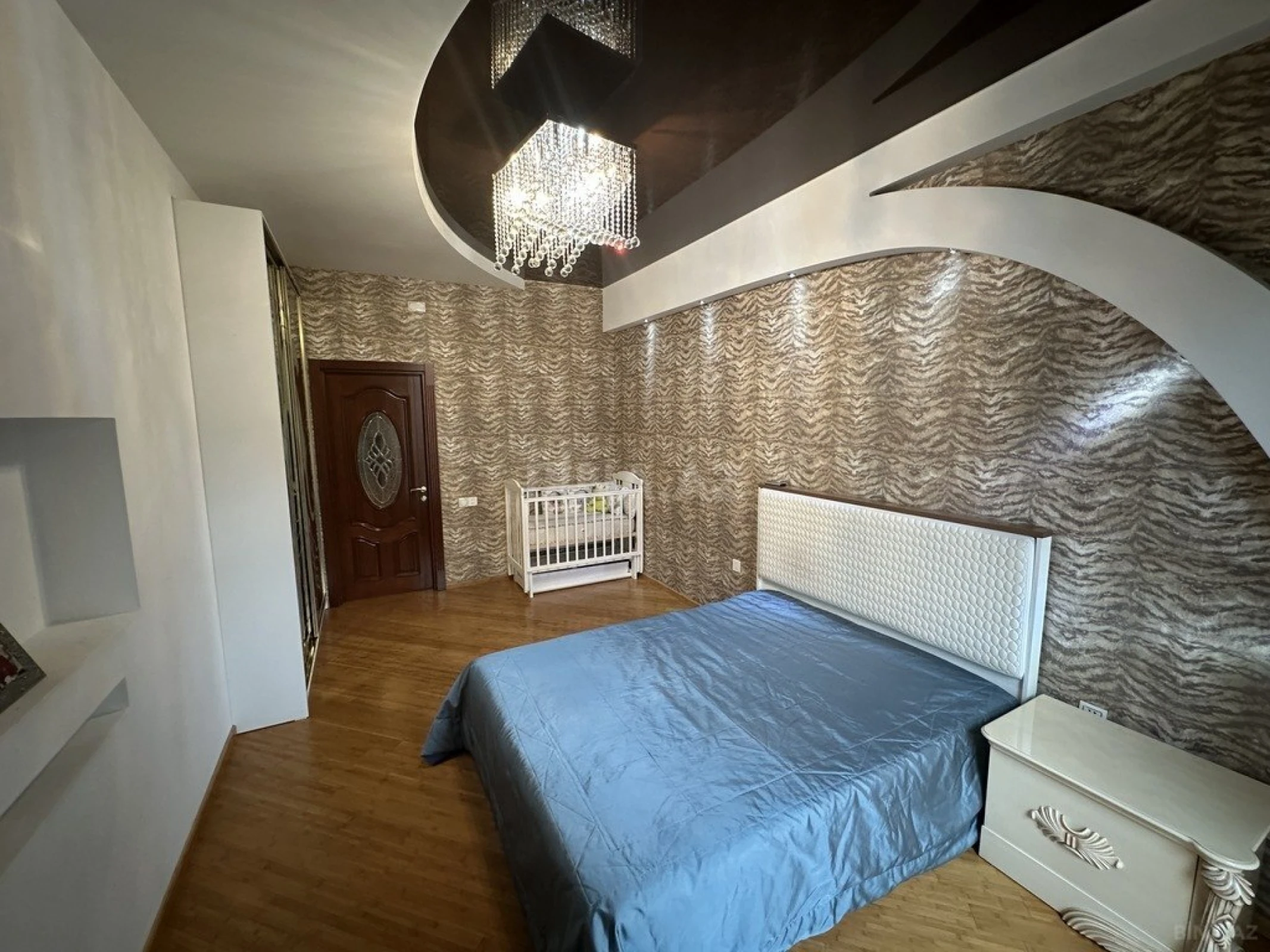 Satılır 3 otaqlı mənzil 150 m²