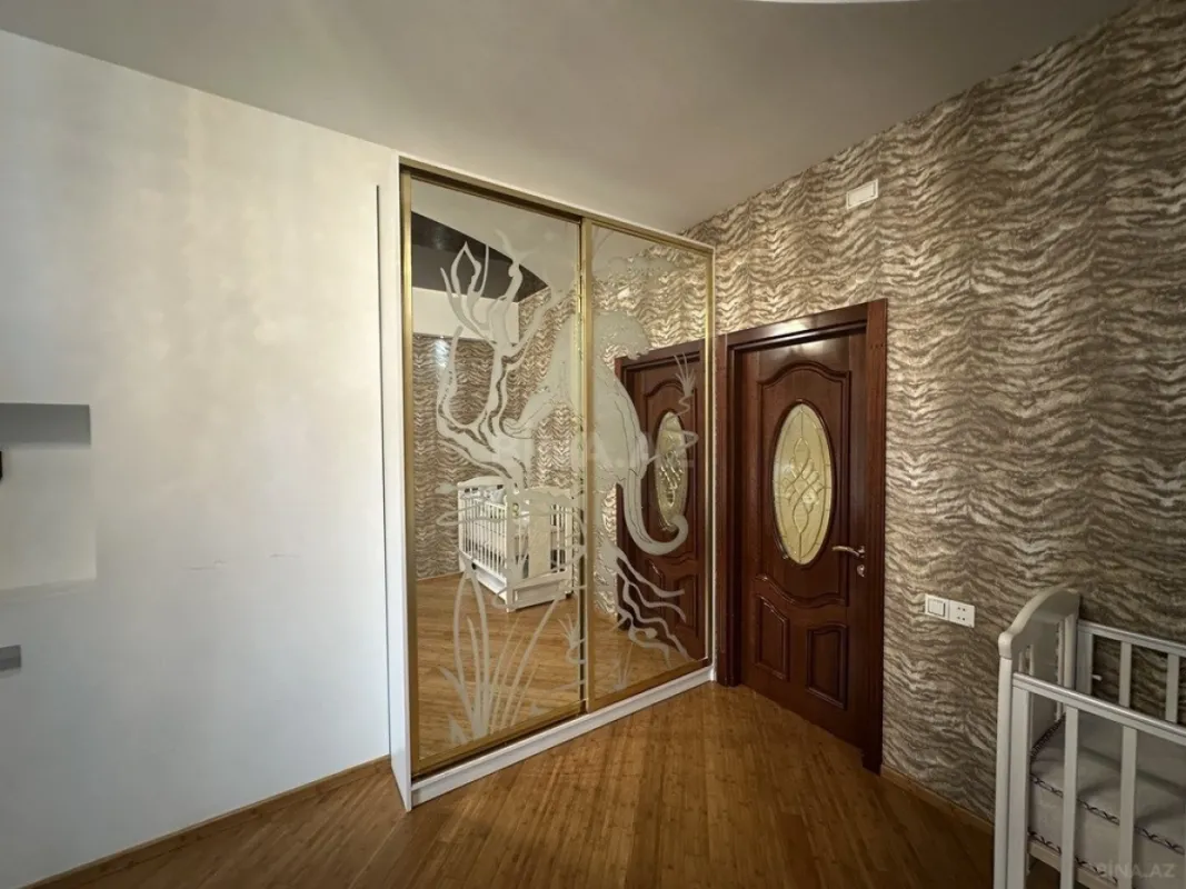 Satılır 3 otaqlı mənzil 150 m²