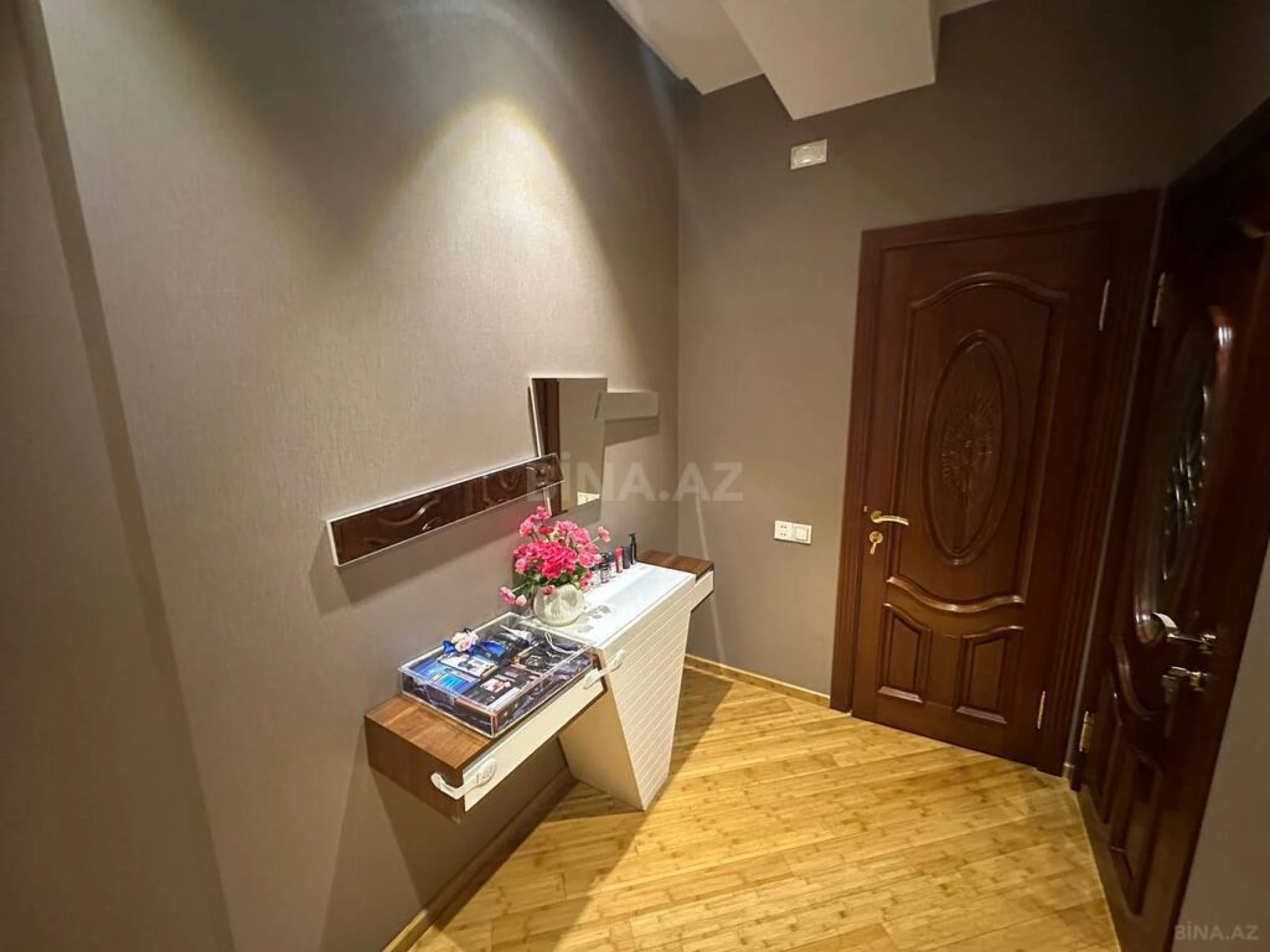 Satılır 3 otaqlı mənzil 150 m²