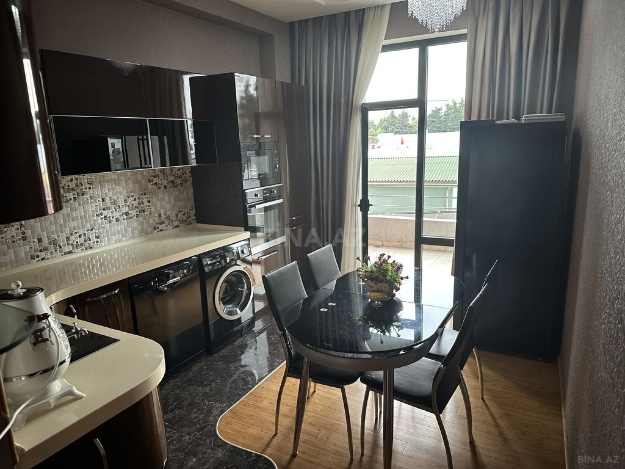 Satılır 3 otaqlı mənzil 150 m²