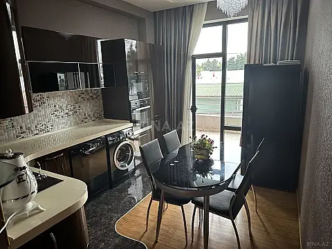 Satılır 3 otaqlı mənzil 150 m²