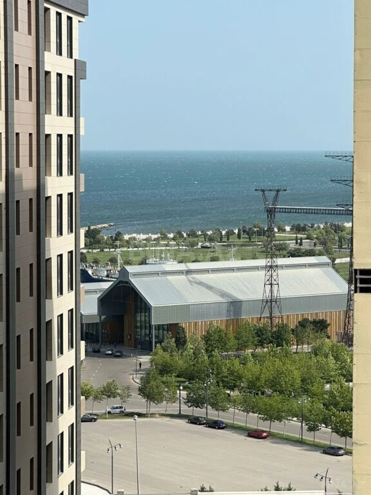 Satılır 3 otaqlı mənzil 153 m²