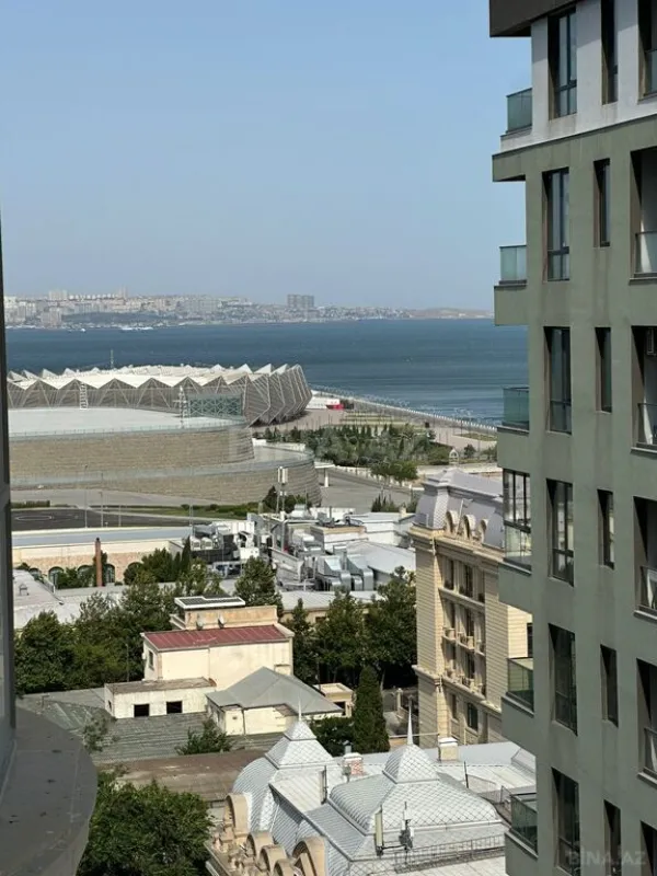 Satılır 3 otaqlı mənzil 153 m²