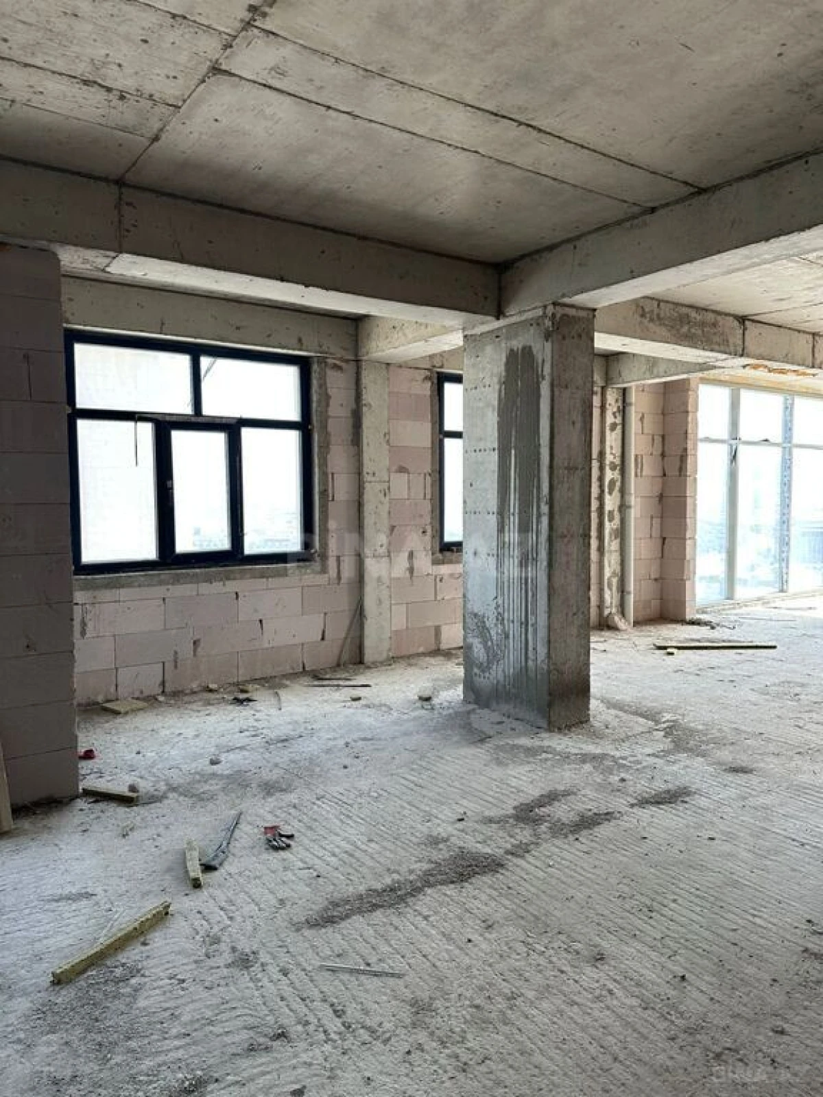 Satılır 3 otaqlı mənzil 153 m²