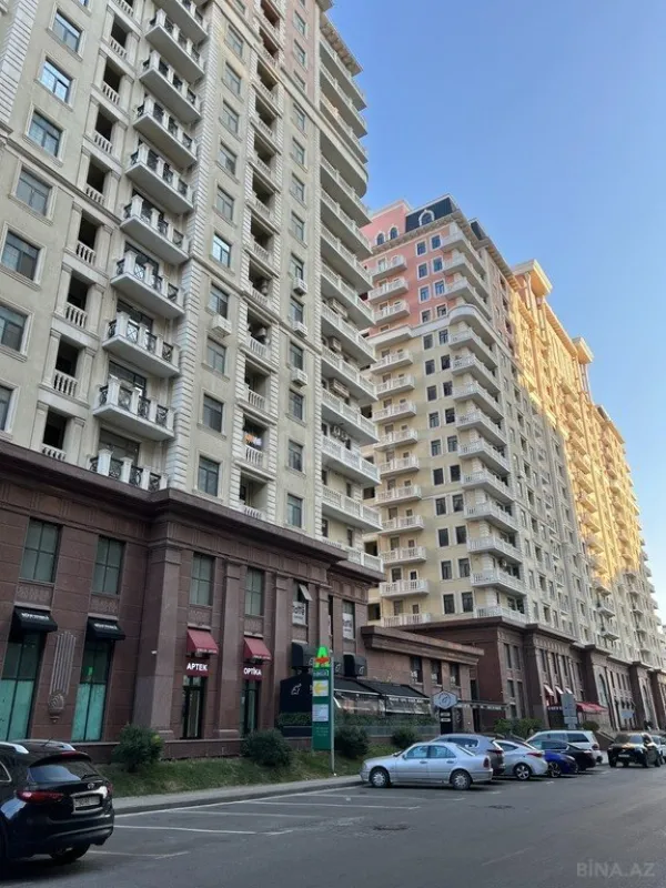 Satılır 3 otaqlı mənzil 143 m²