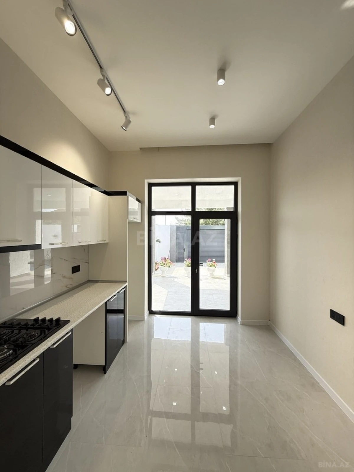 Satılır 4 otaqlı həyət evi 135 m²