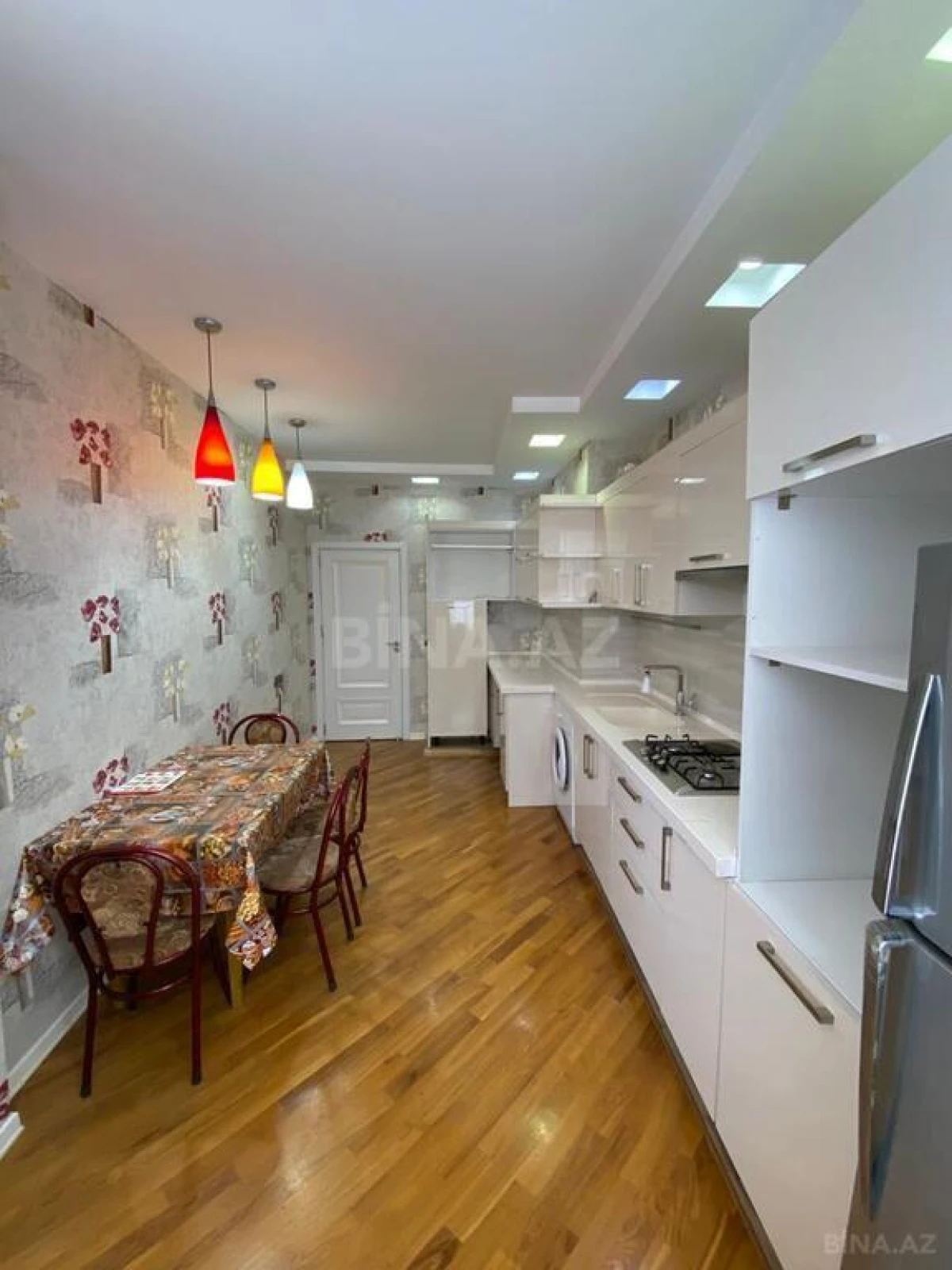 Kirayə verilir 2 otaqlı mənzil 80 m²