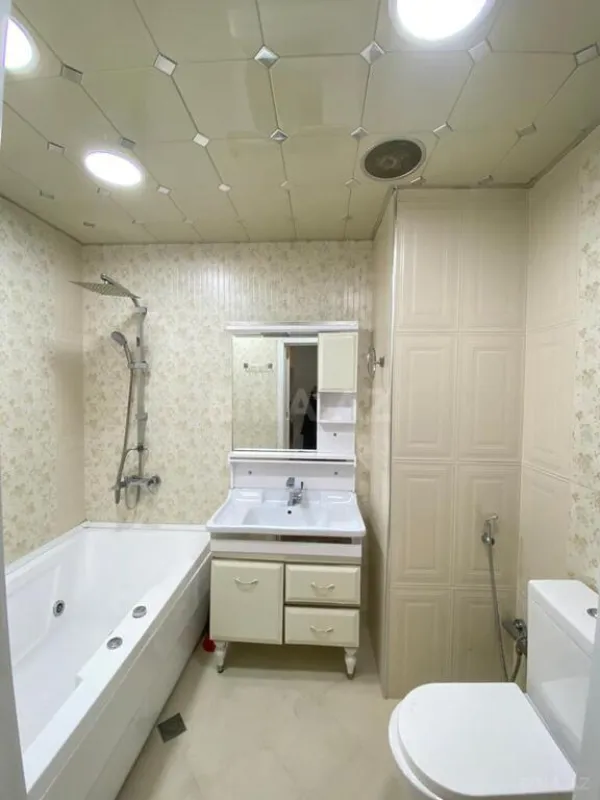 Kirayə verilir 2 otaqlı mənzil 80 m²