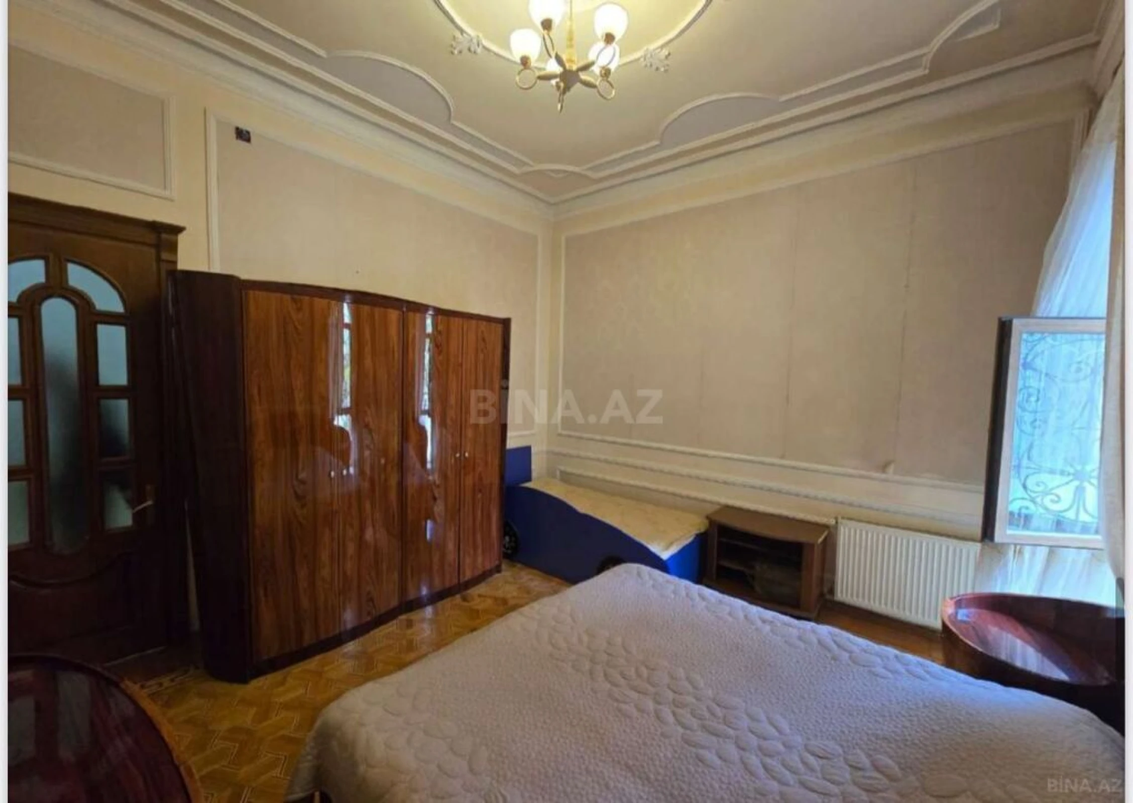 Satılır 12 otaqlı həyət evi 960 m²