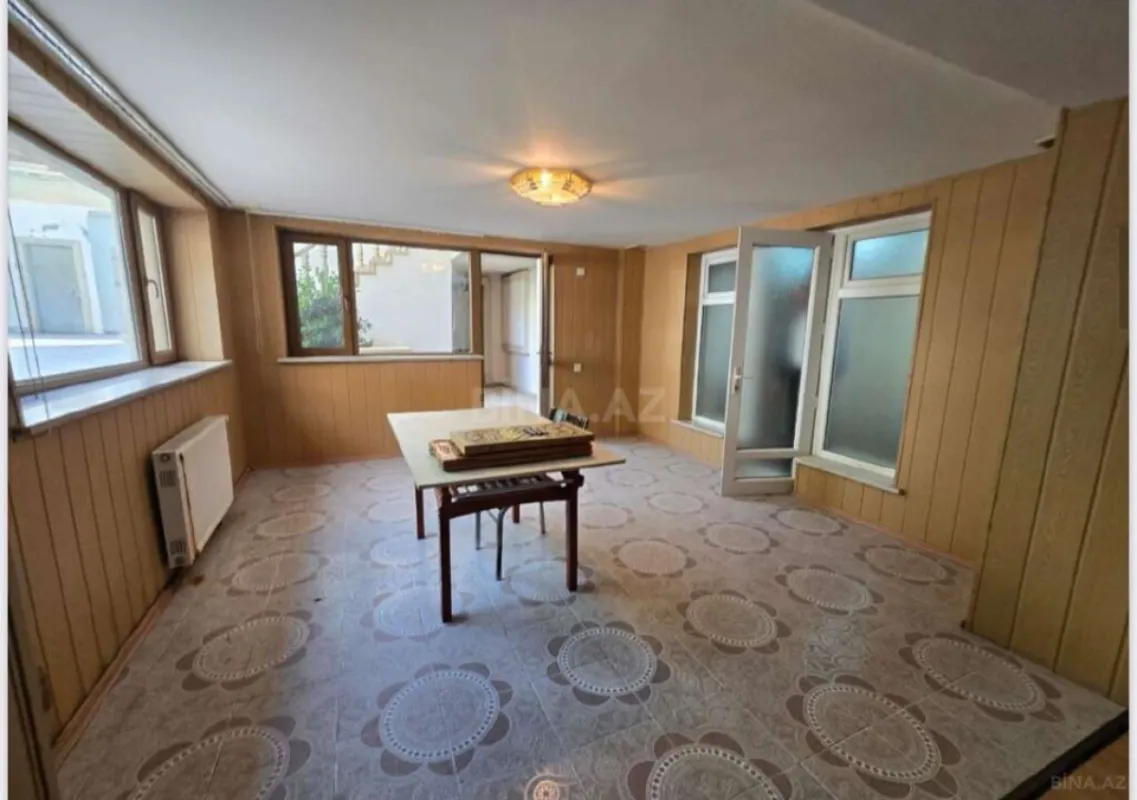 Satılır 12 otaqlı həyət evi 960 m²