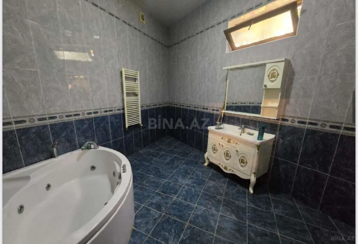 Satılır 12 otaqlı həyət evi 960 m²