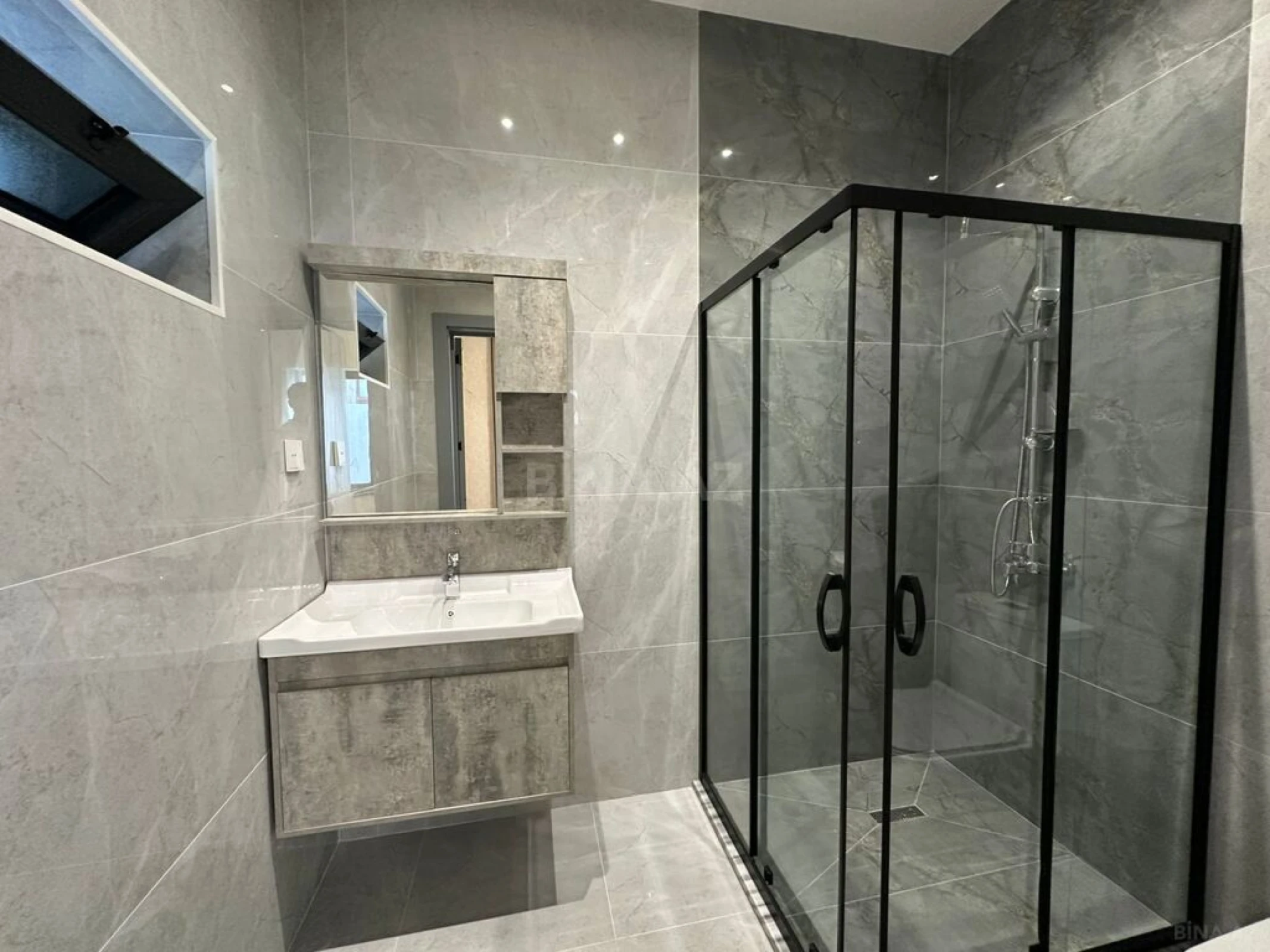 Satılır 4 otaqlı həyət evi 160 m²