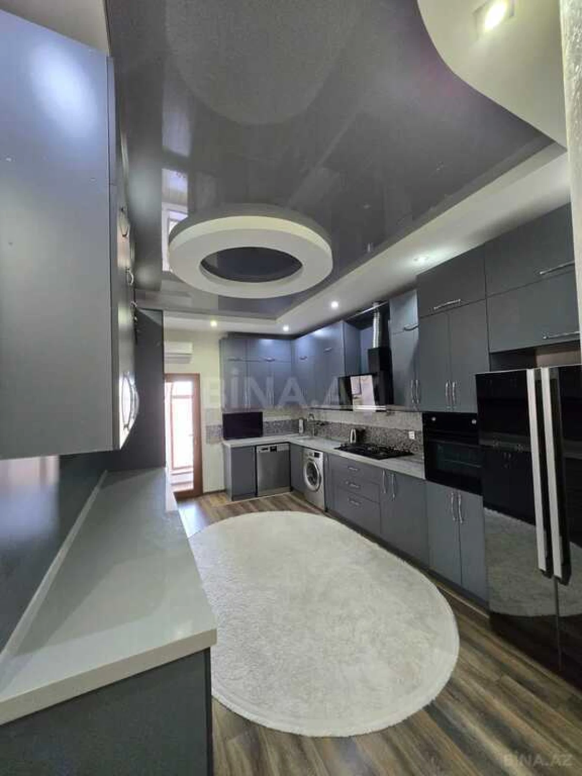 Satılır 4 otaqlı mənzil 165 m²