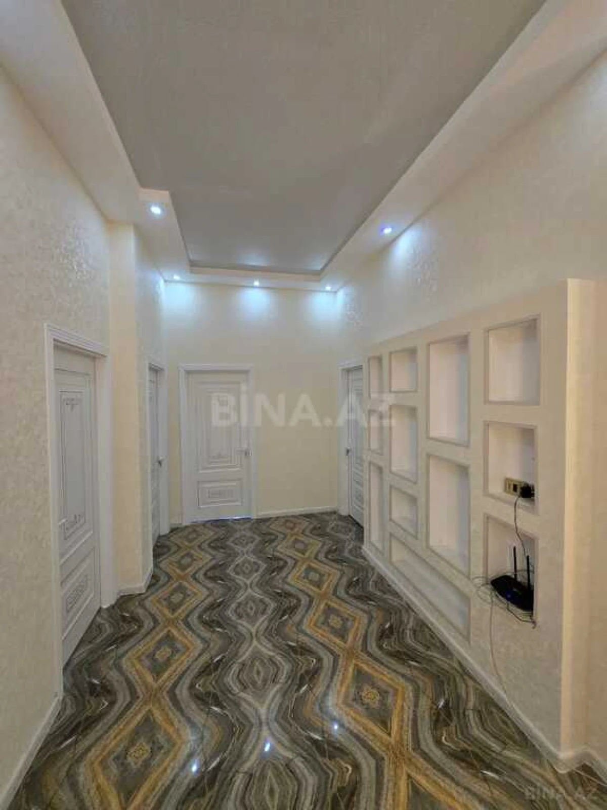 Satılır 4 otaqlı mənzil 165 m²