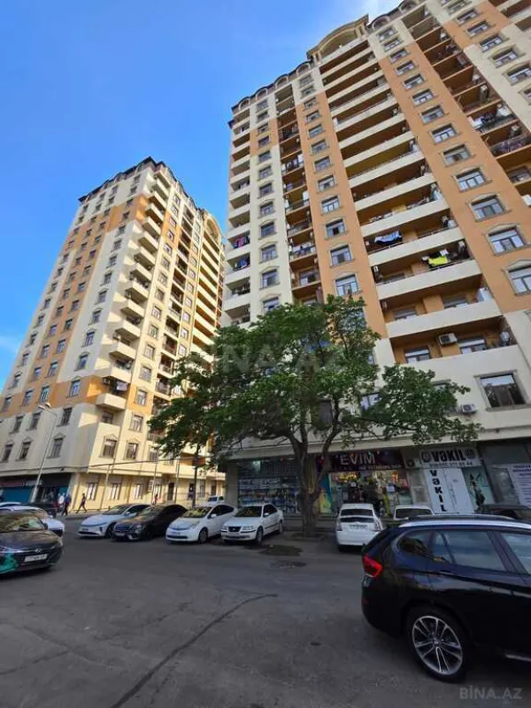 Satılır 4 otaqlı mənzil 165 m²