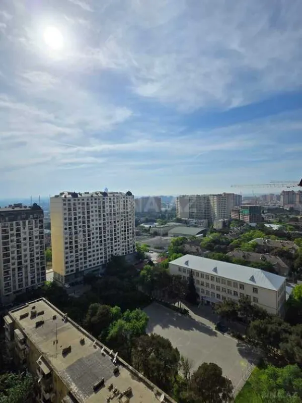 Satılır 4 otaqlı mənzil 165 m²