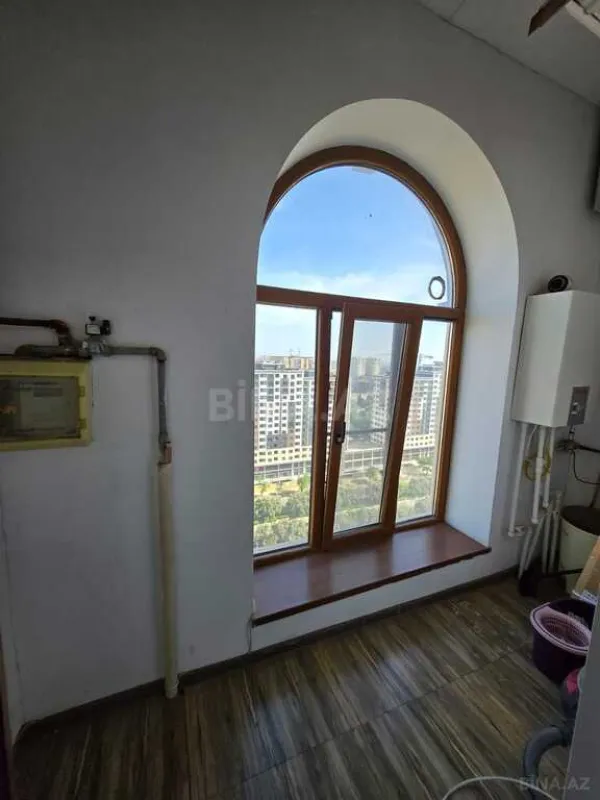 Satılır 4 otaqlı mənzil 165 m²