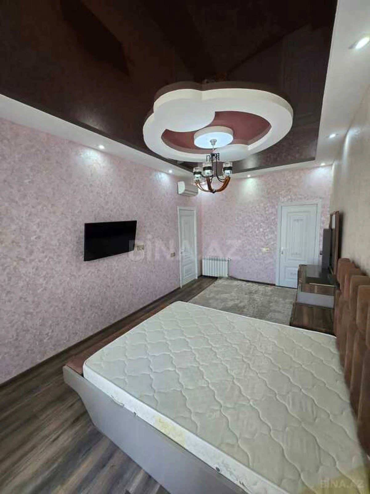 Satılır 4 otaqlı mənzil 165 m²