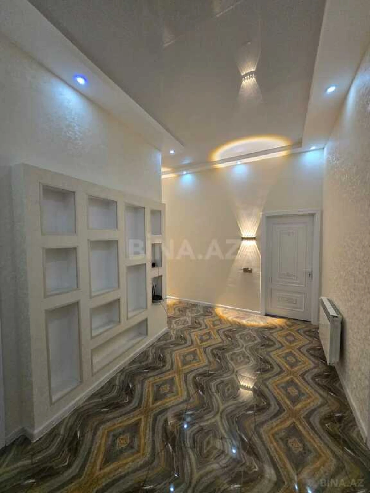 Satılır 4 otaqlı mənzil 165 m²