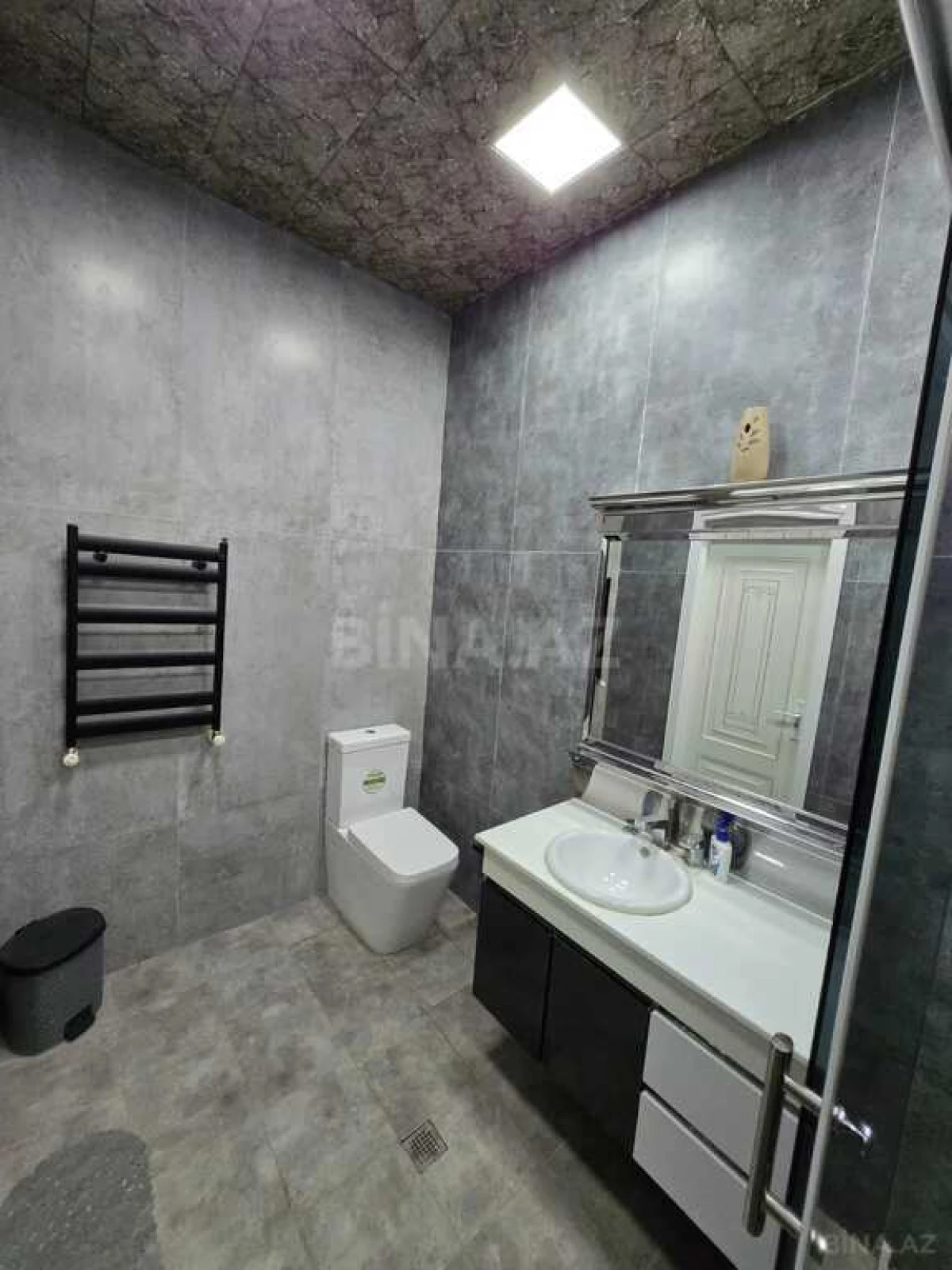 Satılır 4 otaqlı mənzil 165 m²