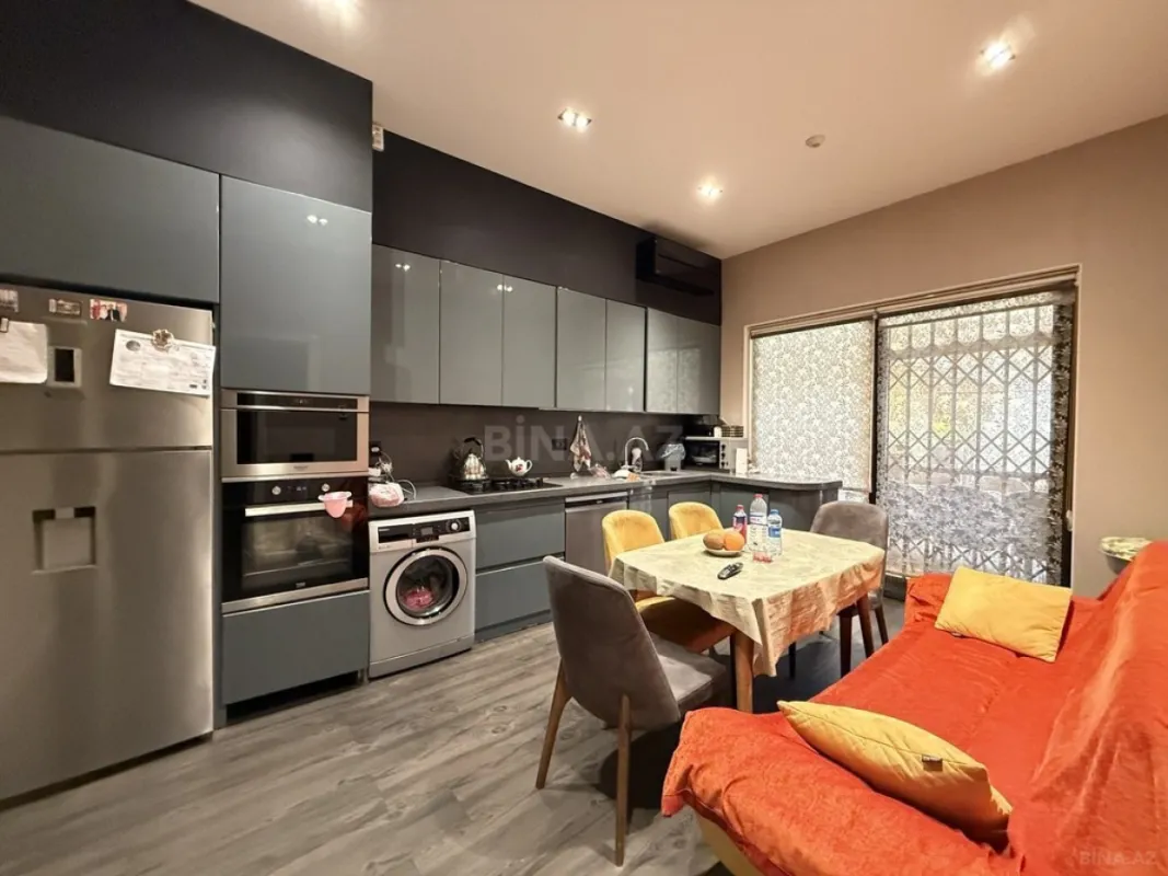 Satılır 8 otaqlı həyət evi 500 m²