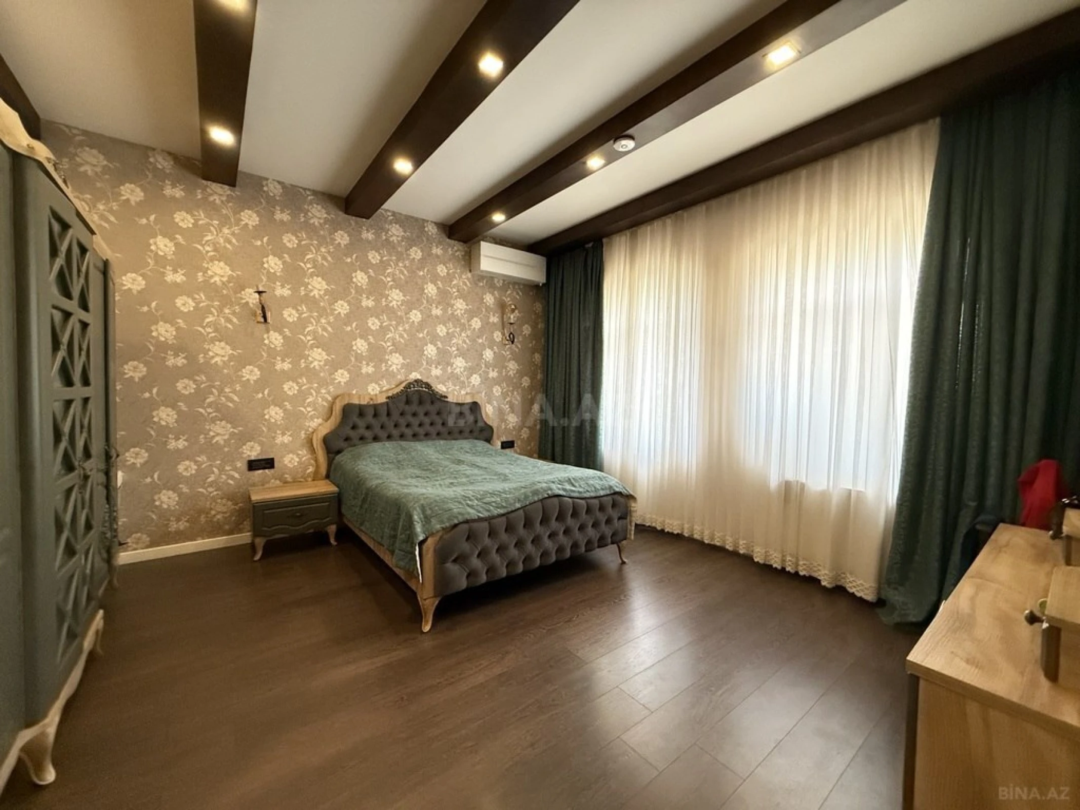 Satılır 8 otaqlı həyət evi 500 m²